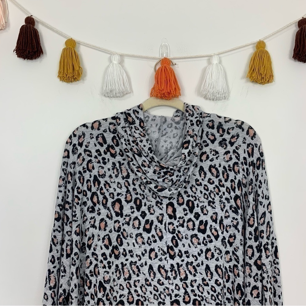 Sundry Draped Gray Leopard Print Hoodie Size Small - Picture 8 of 14